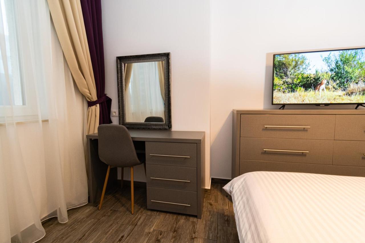 Yan Apartment - Near Mall & Free Private Parking ブラショフ エクステリア 写真